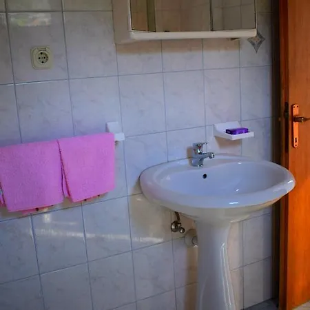 Klara Apartment *